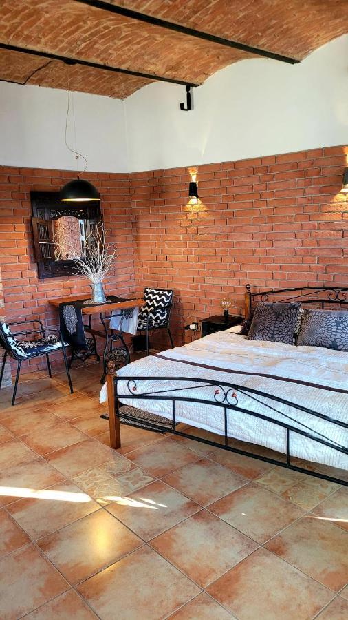 Colonial Apartment *